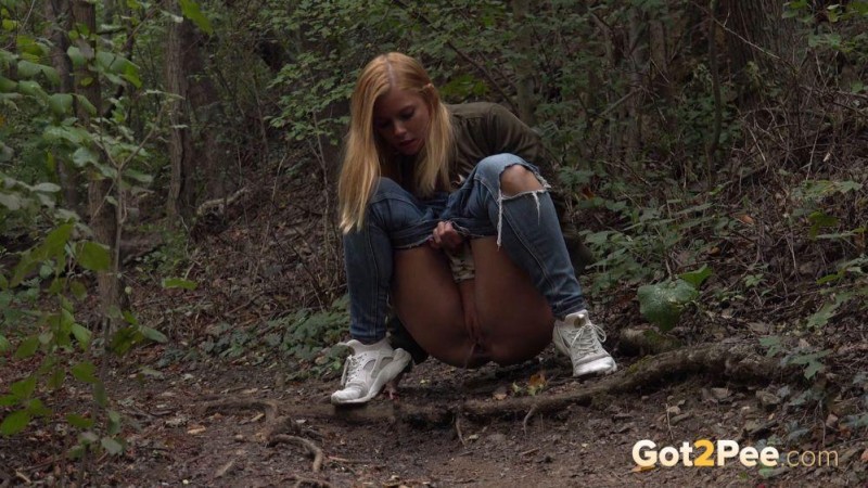 Chrissy Fox- Chrissy Relieves Herself - 1080p