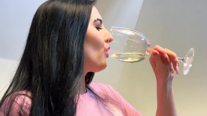 Suzie Sparkle, Suzie Sparklez - Real Life Porno 25: Stepsis Suzie - Rimming, Piss Drinking and Hard Sex [FullHD 1080p]