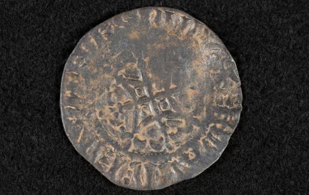 В Шотландии металлоискатель-аматор обнаружил древнейшую монету страны
