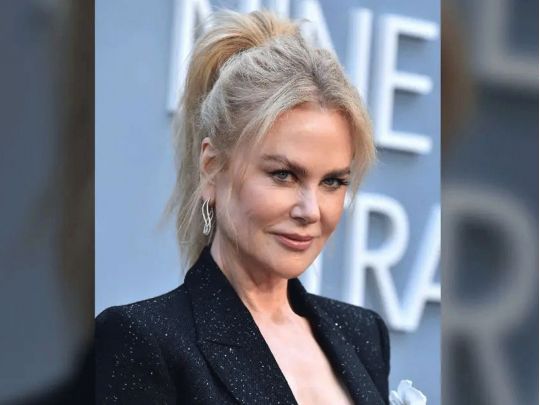 Папараці застали Ніколь Кідман під час прогулянки Сіднеєм у сукні і без білизни