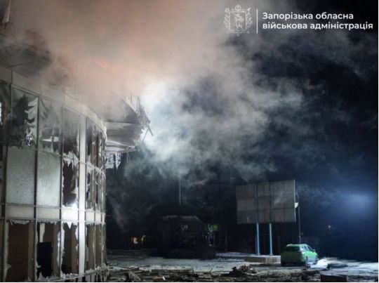 росія знову б’є по цивільних: лікарня, ліцей і будинки під ударами дронів (фото, відео)