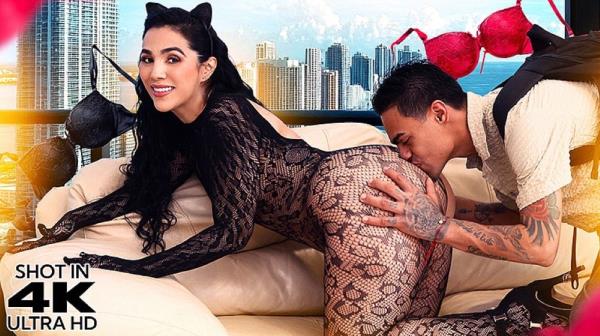 Sarah Black - Lingerie - Clad Stepmom [UltraHD 4K 2160p]