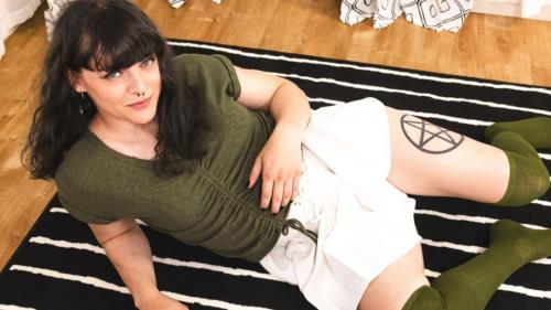 Zoie White - Zoie Keeps Growing [FullHD, 1080p] [Femout.xxx]