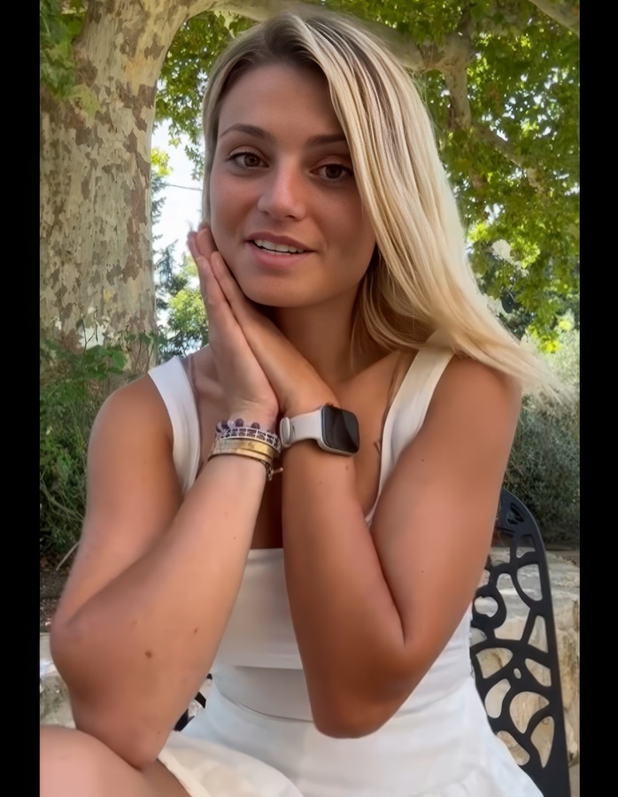 ������� ����������� Zoe Castelli ������������� ���������� 