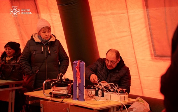 Закрытые магазины и очереди на АЗС. Блэкаут в Киевской области