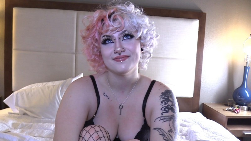 Xoe Grim  - Xoe Grim Strawberry Blondes First Train Bang