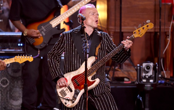 Фли из Red Hot Chili Peppers анонсировал сольный альбом и мировой тур