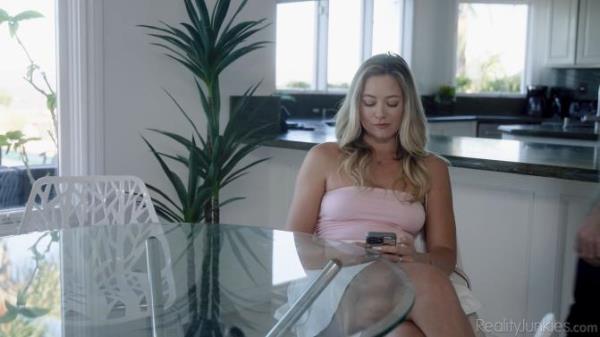 River Lynn - Deep Inside My Stepsister [SD 480p]