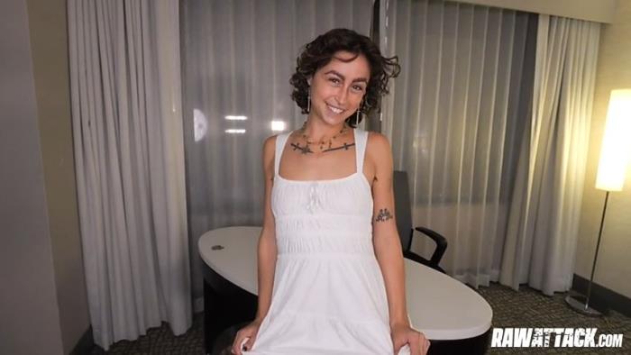 Jessie Belle - Slutty Jessie Belle Smiles After A Fresh Facial [SD 480p]