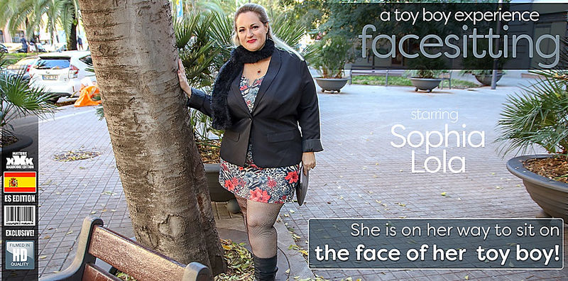 Attractive Mature Curvy Lady Gets Her Pussy Licked By a Toyboy : Sophia Lola (EU) (46) (Mature.nl) FullHD 1080p