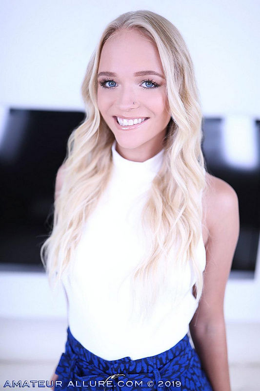 Amateur Allure Introduces Chanel Summers to Suck, Fuck, Swallow Cum (AmateurAllure) FullHD 1080p