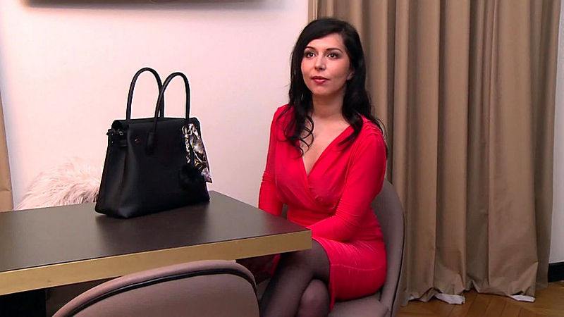 Jennifer se lance dans le X (JacquieEtMichelTV/Indecentes-Voisines) FullHD 1080p