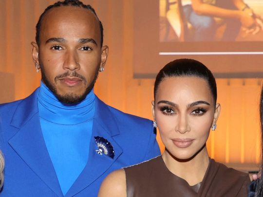 Сто перша перемога чемпіона: Кім Кардаш’ян почала зустрічатися з гонщиком Льюїсом Хемілтоном