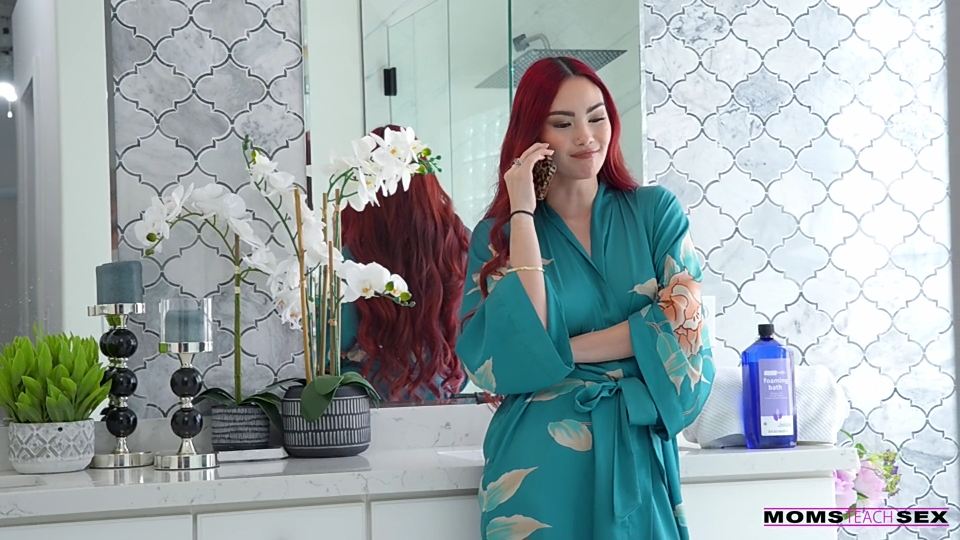 Scarlette Moon - My Stepson And I Take A Bath Together