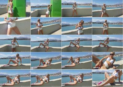 Siswet19 - I Am a Exhibisionist, i Love To Play Outdoor 3 (985 MB)