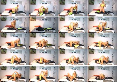 Siswet19 -  Stuffing Clothes In My Asshole (286 MB)