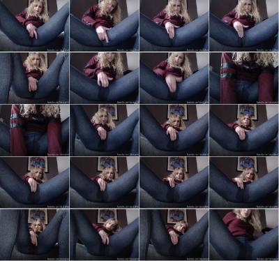 Siswet19 - Pissing In My Ballerina Outfit, And Pissing In My Pants 3 (26.4 MB)