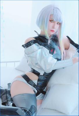 [Image: 35a0a9ab5b98f52d21689b74825c23e4.jpeg]