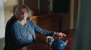 Она разговаривает с незнакомцами (2023)